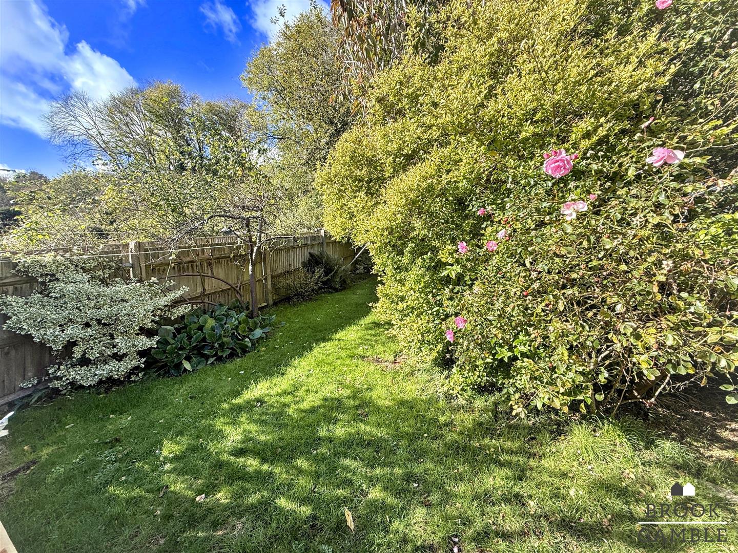 2 Bedroom Apartment. Peppercombe Road in Eastbourne, 16